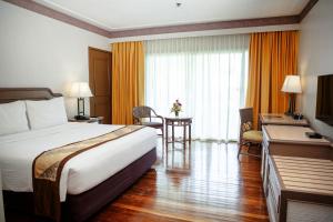 Postel nebo postele na pokoji v ubytování Waterfront Insular Hotel Davao