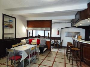 Bilde i galleriet til Appartement atypique grands espaces i Soumoulou