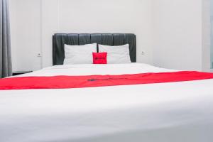 Voodi või voodid majutusasutuse RedDoorz at Seindo Hotel Medan toas