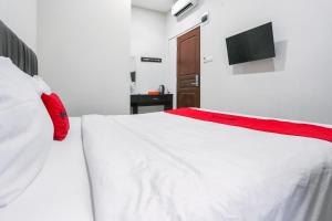 Voodi või voodid majutusasutuse RedDoorz at Seindo Hotel Medan toas