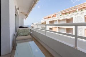 Ein Balkon oder eine Terrasse in der Unterkunft MTR - Marbella Temporary Rent Two Bedrooms Apartment Av del Mar