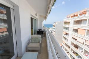 Ein Balkon oder eine Terrasse in der Unterkunft MTR - Marbella Temporary Rent Two Bedrooms Apartment Av del Mar
