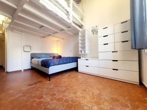 Ένα ή περισσότερα κρεβάτια σε δωμάτιο στο Le Provençal du marché - T3 dans Vieil Antibes