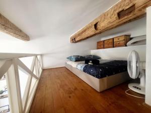 Ένα ή περισσότερα κρεβάτια σε δωμάτιο στο Le Provençal du marché - T3 dans Vieil Antibes