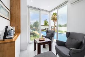 Πισίνα στο ή κοντά στο Villa Isabel Private Pool & SPA by AORA STAY