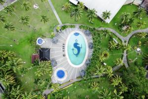 Bazén v ubytování Waterfront Insular Hotel Davao nebo v jeho okolí