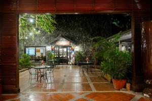 Restaurace v ubytování Waterfront Insular Hotel Davao