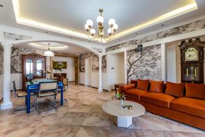 a living room with a couch and a table at Aixin Mountain City Zhijiang Homestay in Chongqing