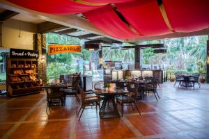 Restaurace v ubytování Waterfront Insular Hotel Davao
