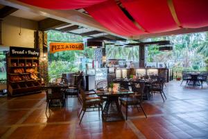 Restaurace v ubytování Waterfront Insular Hotel Davao