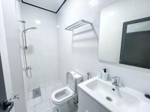 Koupelna v ubytování Appartement Alhoceima + 37 fotografií