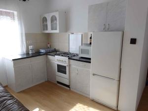 A kitchen or kitchenette at Holiday home in Balatonfenyves 18431 Még 7 kép