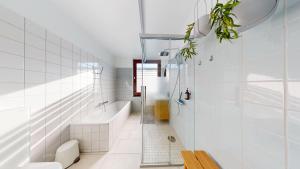 Ένα μπάνιο στο Schönau Serviced Living