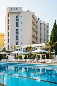 Bazén v ubytování HR Resort nebo v jeho okolí