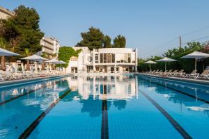 Bazén v ubytování HR Resort nebo v jeho okolí