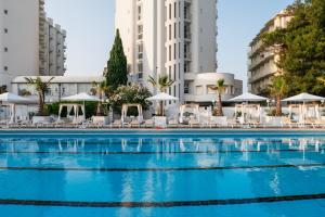 Bazén v ubytování HR Resort nebo v jeho okolí
