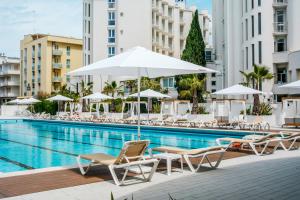 Bazén v ubytování HR Resort nebo v jeho okolí