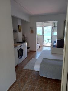 a room with a bed and a washing machine at Bay View Apartment in Herceg-Novi