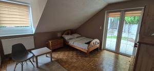 Posteľ alebo postele v izbe v ubytovaní Apartamenty Szkocka