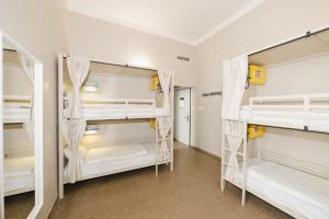 Postel nebo postele na pokoji v ubytování Wombat's City Hostel Budapest