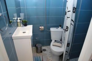 Ένα μπάνιο στο Marianne's Apartment