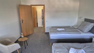 Ліжко або ліжка в номері Hotel Radnice Dobrovice