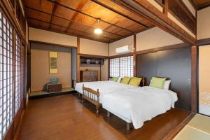 Postel nebo postele na pokoji v ubytování 関口邸