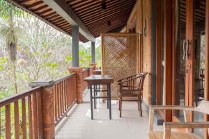 Balkón nebo terasa v ubytování Bramasa Ubud Guest House