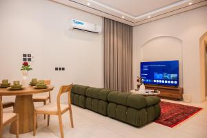 Μια τηλεόραση ή/και κέντρο ψυχαγωγίας στο رغيد للشقق الفندقية وسط حائل