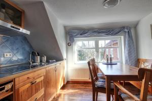 Küche/Küchenzeile in der Unterkunft Landhaus am Ufer - Wohnung 4