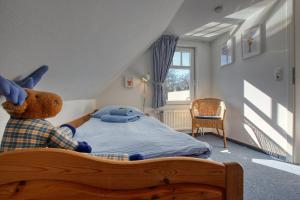 Ein Bett oder Betten in einem Zimmer der Unterkunft Landhaus am Ufer - Wohnung 4