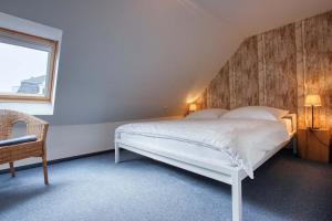 Ein Bett oder Betten in einem Zimmer der Unterkunft Landhaus am Ufer - Wohnung 4