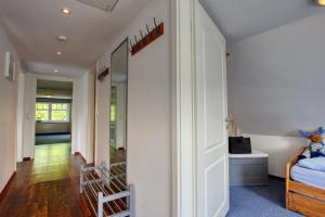 Ein Bett oder Betten in einem Zimmer der Unterkunft Landhaus am Ufer - Wohnung 4