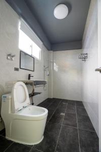 A bathroom at Ye Yin No84