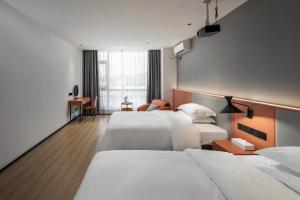 Postelja oz. postelje v sobi nastanitve Locals Inn Guangzhou New Baiyun International Airport Airport Branch