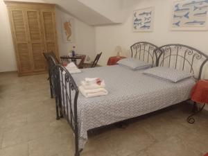 a bedroom with a bed with towels on it at Villa Annamaria in Torino di Sangro