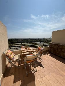 a patio with a table and chairs on a balcony at Mar y Sol in Empuriabrava