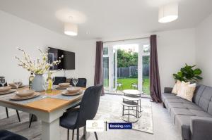 a living room with a table and a couch at 3 Bedroom House By The Yuma Homes Short Lets & Serviced Accommodation In Kent With Wifi & Parking in Ashford