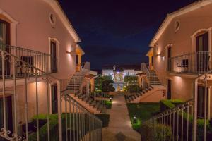 an empty alleyway between two buildings at night at Hotel Ristorante Borgo La Tana in Maratea