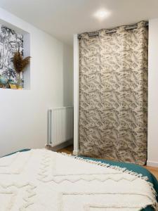 Postel nebo postele na pokoji v ubytování Logement cosy en centre ville