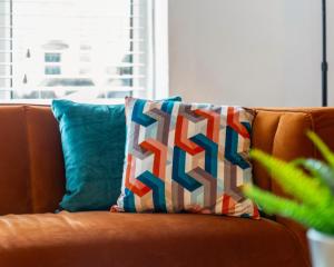 Posezení v ubytování Modern 3 bedroom contractor house in Birmingham B23 with free parking and WiFi