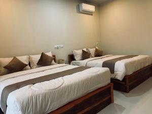 a bedroom with two beds at Bale Tetebatu in Tetebatu +43 photos