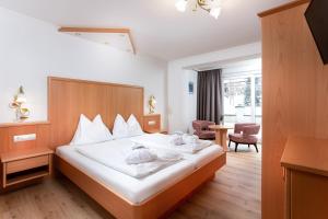 Llit o llits en una habitació de Hotel Tannenberg