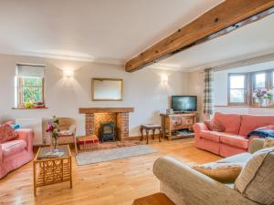 Χώρος καθιστικού στο 4 Bed in Briston 77924