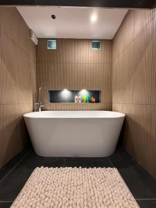 Foto dalla galleria di The Stables Studio Apartment a Saint Thomas Island