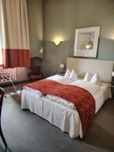 Postel nebo postele na pokoji v ubytování Hotel Drei Kronen