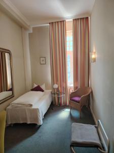 Postel nebo postele na pokoji v ubytování Hotel Drei Kronen