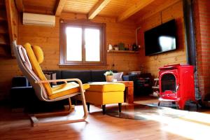TV/trung tâm giải trí tại Wooden house Brezni