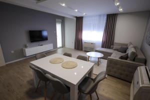 TV/trung tâm giải trí tại Apartmani Lepojevic