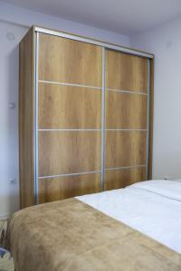 Giường trong phòng chung tại Apartmani Lepojevic